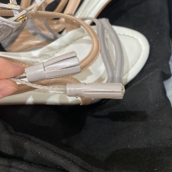 Hugo Boss grey/light peach sandals US 7 - Picture 13 of 14